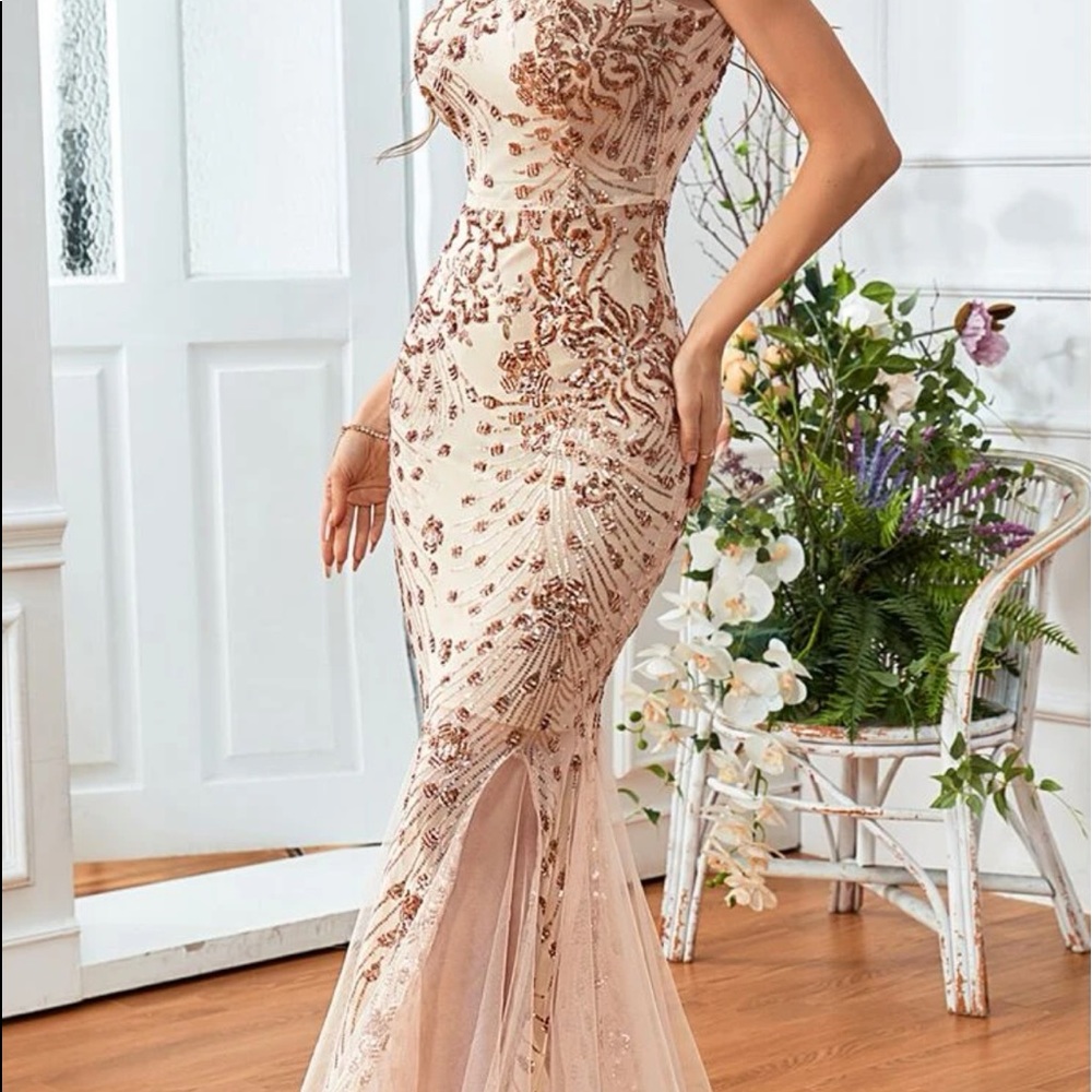 Luxurious sequins embroidered mesh evening party formal gown dress - Picture 6 of 10